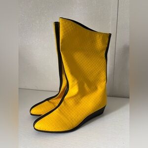 Unisa RARE yellow fashion rain boots Women’s size 8